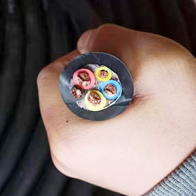 通(tong)用橡(xiang)套軟(ruan)電纜(lan)